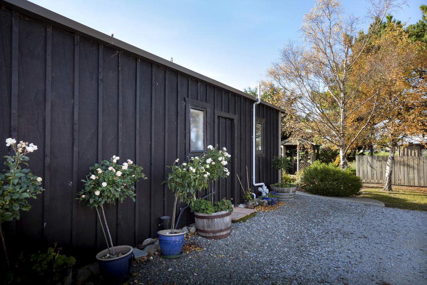 Stylish Vacation Rental with Daily Breakfast near the Taieri River, South Island