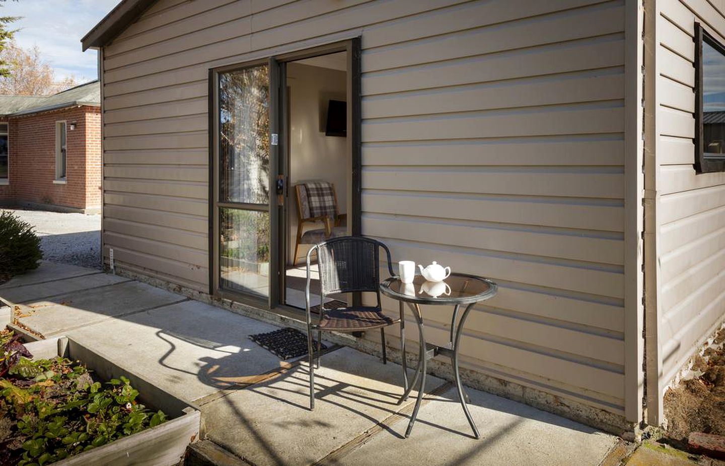 Stylish Vacation Rental with Daily Breakfast near the Taieri River, South Island