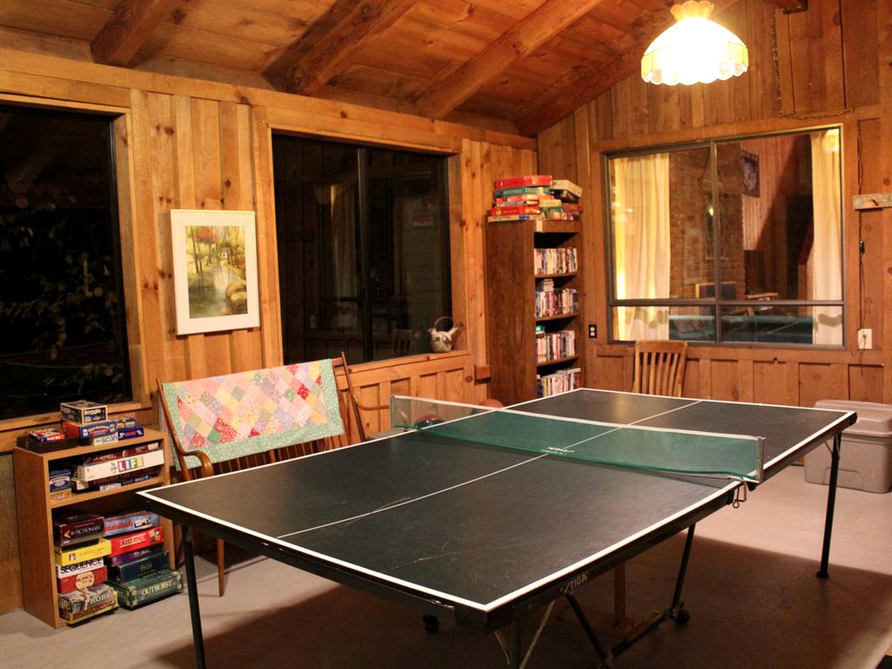 Country Cabin with Spa Hot Tub and Private Deck near Rollins Lake in California