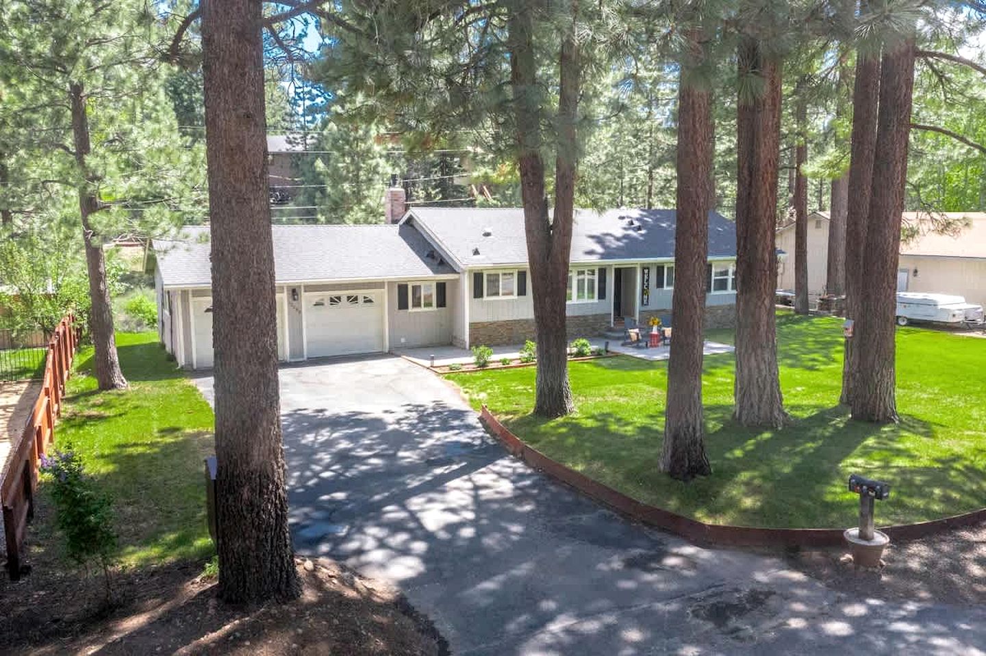 Sunny Mountain Retreat with Private Deck near Lake Tahoe in Truckee, California