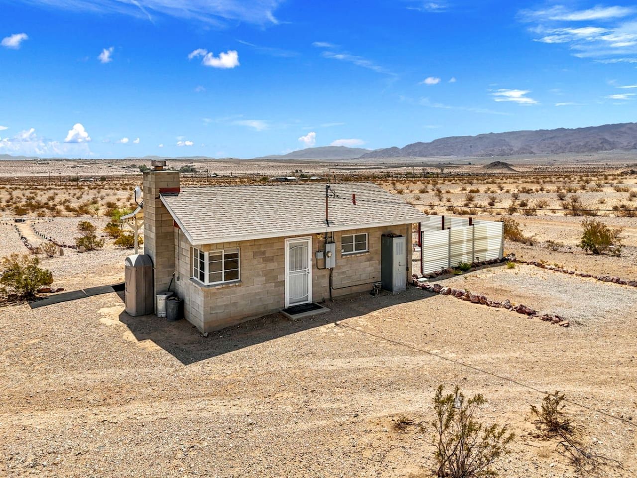 Impressive Secluded Cottage with Incredible Desert Sights and Hot-tub Provided in Twentynine Palms, California