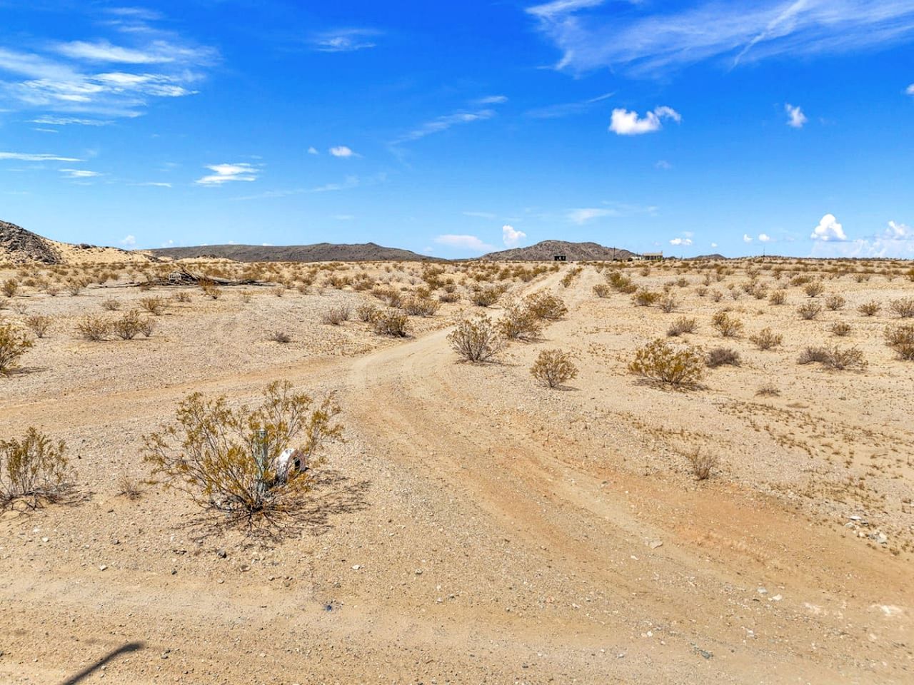 Impressive Secluded Cottage with Incredible Desert Sights and Hot-tub Provided in Twentynine Palms, California