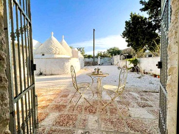 Poolside Perfection: Unbeatable Rental in Puglia, Italy - Photo 3