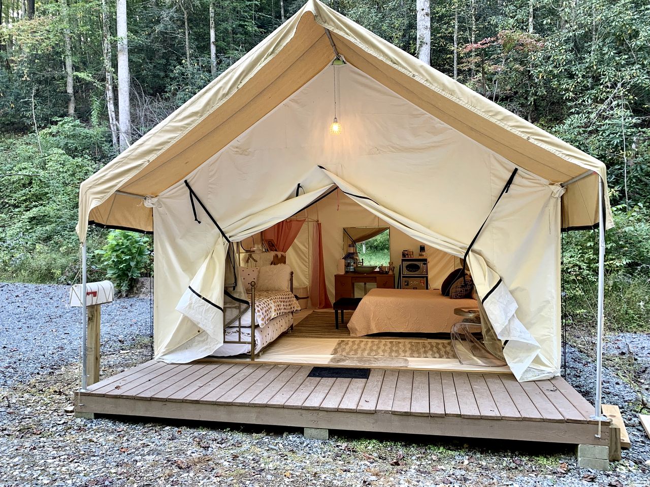 Glamorous Safari Tent on Fantastic Glampground near Bryson City, North Carolina