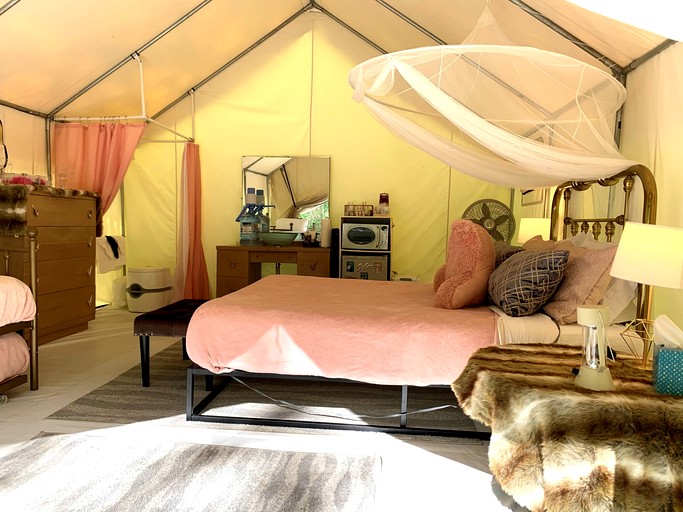 Safari Tents (United States of America, Bryson City, North Carolina)