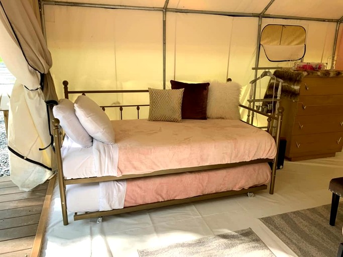 Safari Tents (United States of America, Bryson City, North Carolina)