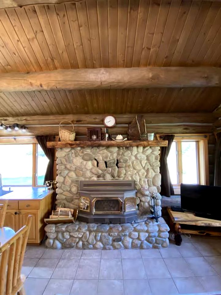Montana Mountain Glamping: Charming Log Cabin with a Private Hot Tub in Darby