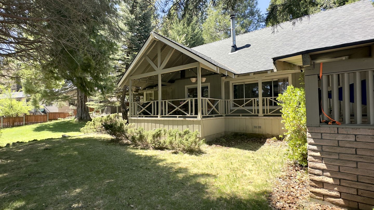 Charming Home for Outdoor Escapes and Cozy Nights in McCloud, California