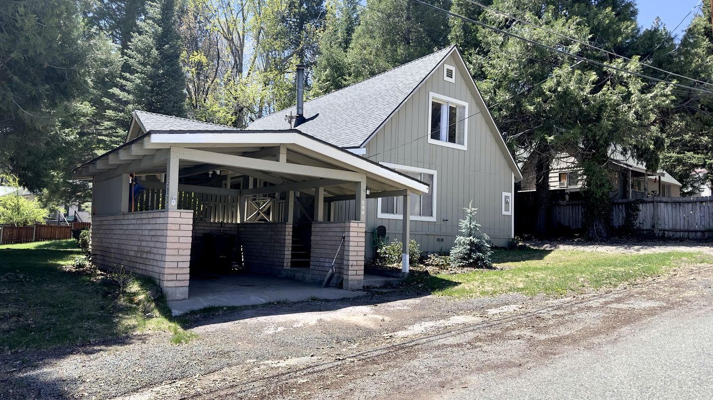 Charming Home for Outdoor Escapes and Cozy Nights in McCloud, California