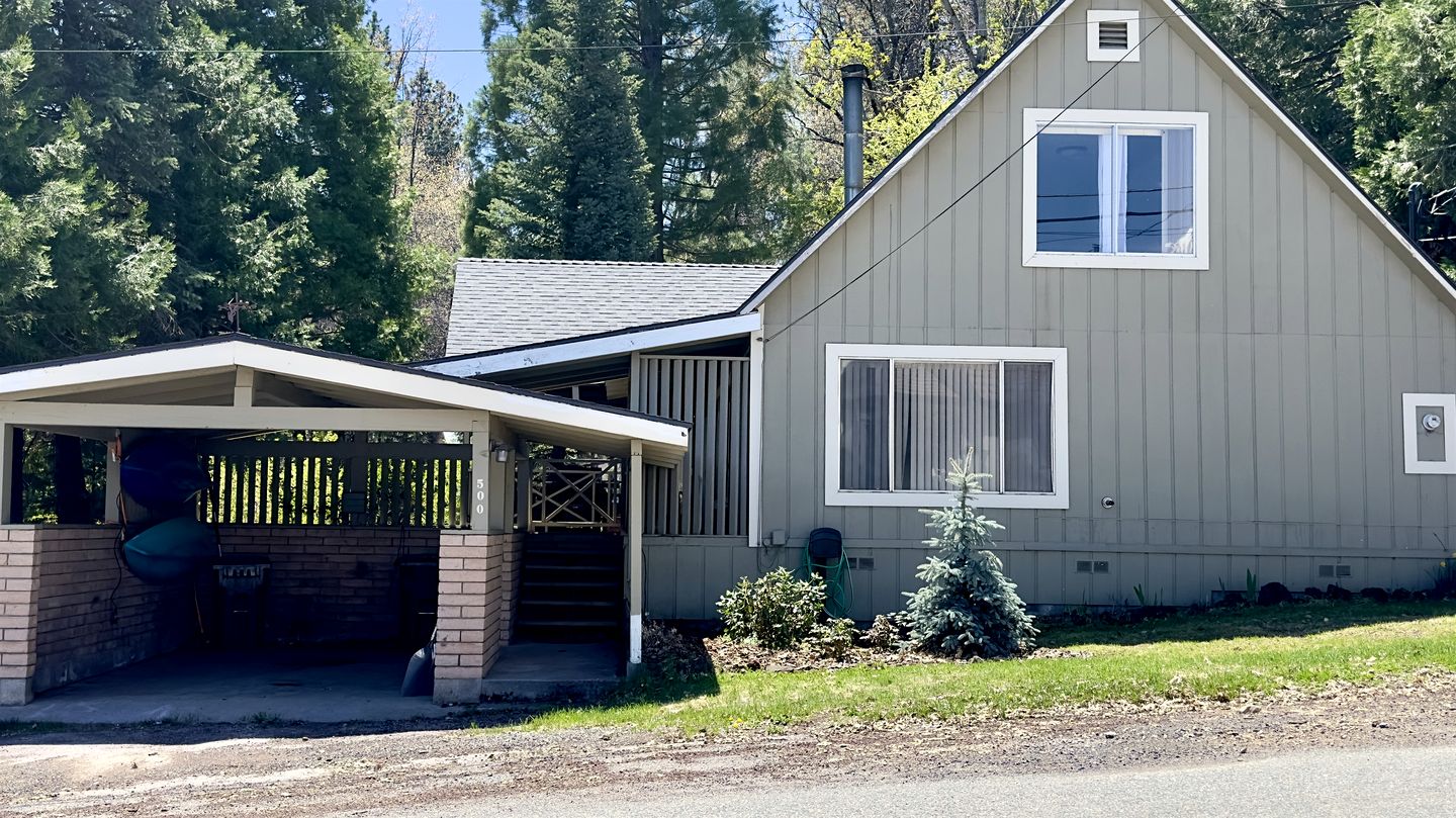 Charming Home for Outdoor Escapes and Cozy Nights in McCloud, California
