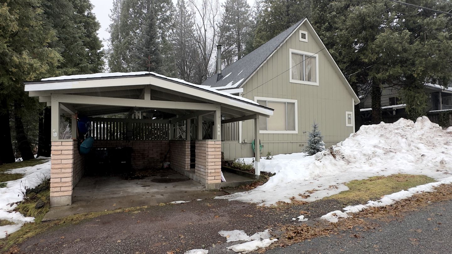 Charming Home for Outdoor Escapes and Cozy Nights in McCloud, California