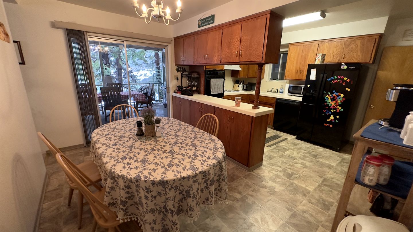 Charming Home for Outdoor Escapes and Cozy Nights in McCloud, California