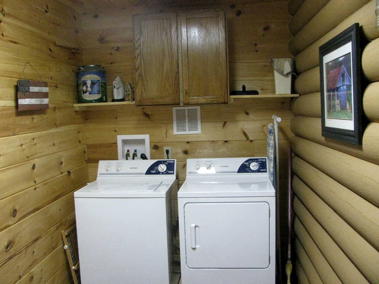 Secluded Pet-Friendly Log Cabin near Asheville, North Carolina