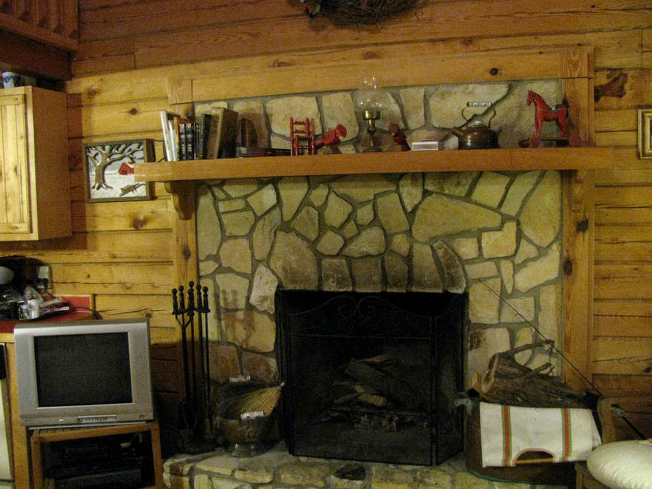 Secluded Pet-Friendly Log Cabin near Asheville, North Carolina