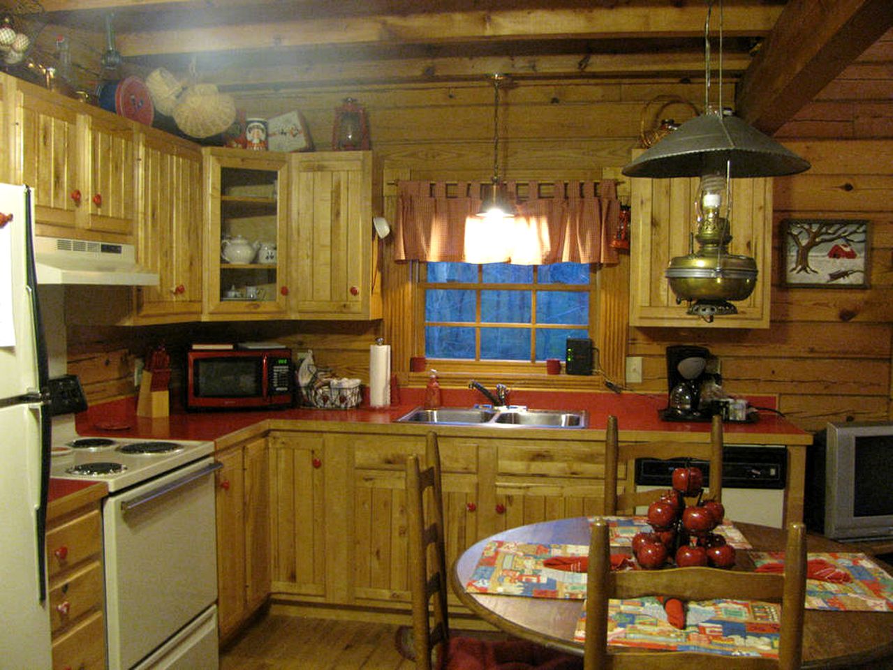 Secluded Pet-Friendly Log Cabin near Asheville, North Carolina