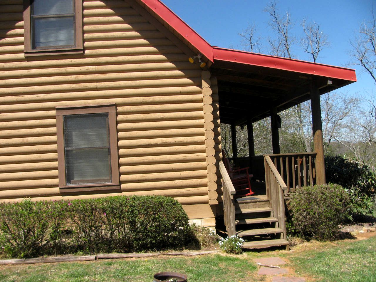 Secluded Pet-Friendly Log Cabin near Asheville, North Carolina