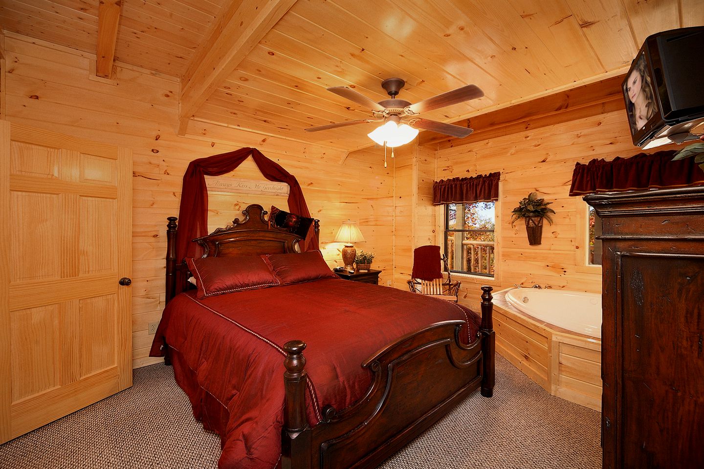 Cozy Cabin Rental with a Hot Tub near the Great Smokies, TN
