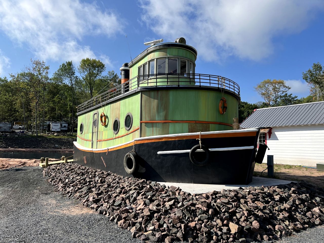 Experiment a Real Glamping Exterience at this Picturesque Boat in Bayfield, Wisconsin