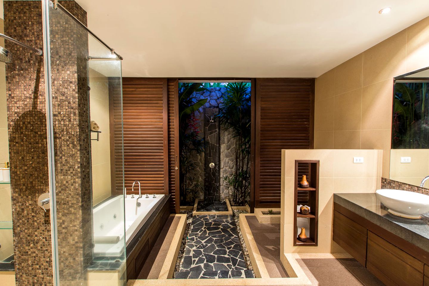 Stunning Villa with Swimming Pool in Rawai, Phuket Island