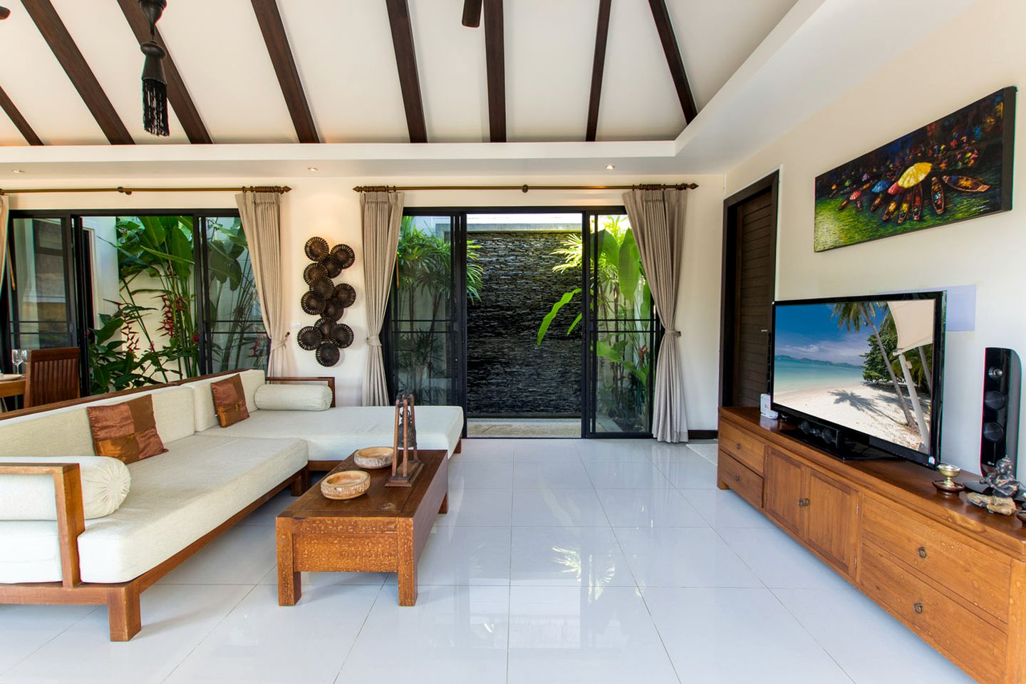 Stunning Villa with Swimming Pool in Rawai, Phuket Island