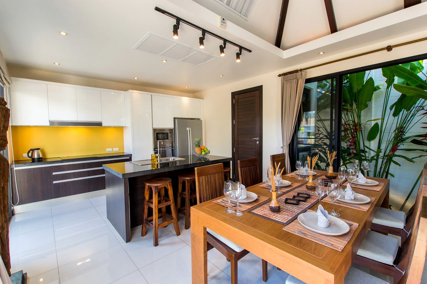 Stunning Villa with Swimming Pool in Rawai, Phuket Island