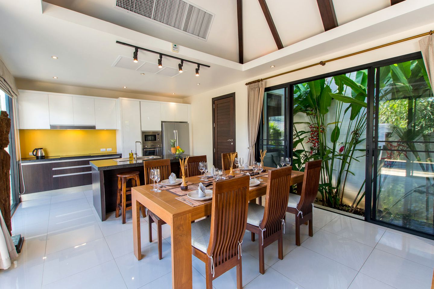 Stunning Villa with Swimming Pool in Rawai, Phuket Island