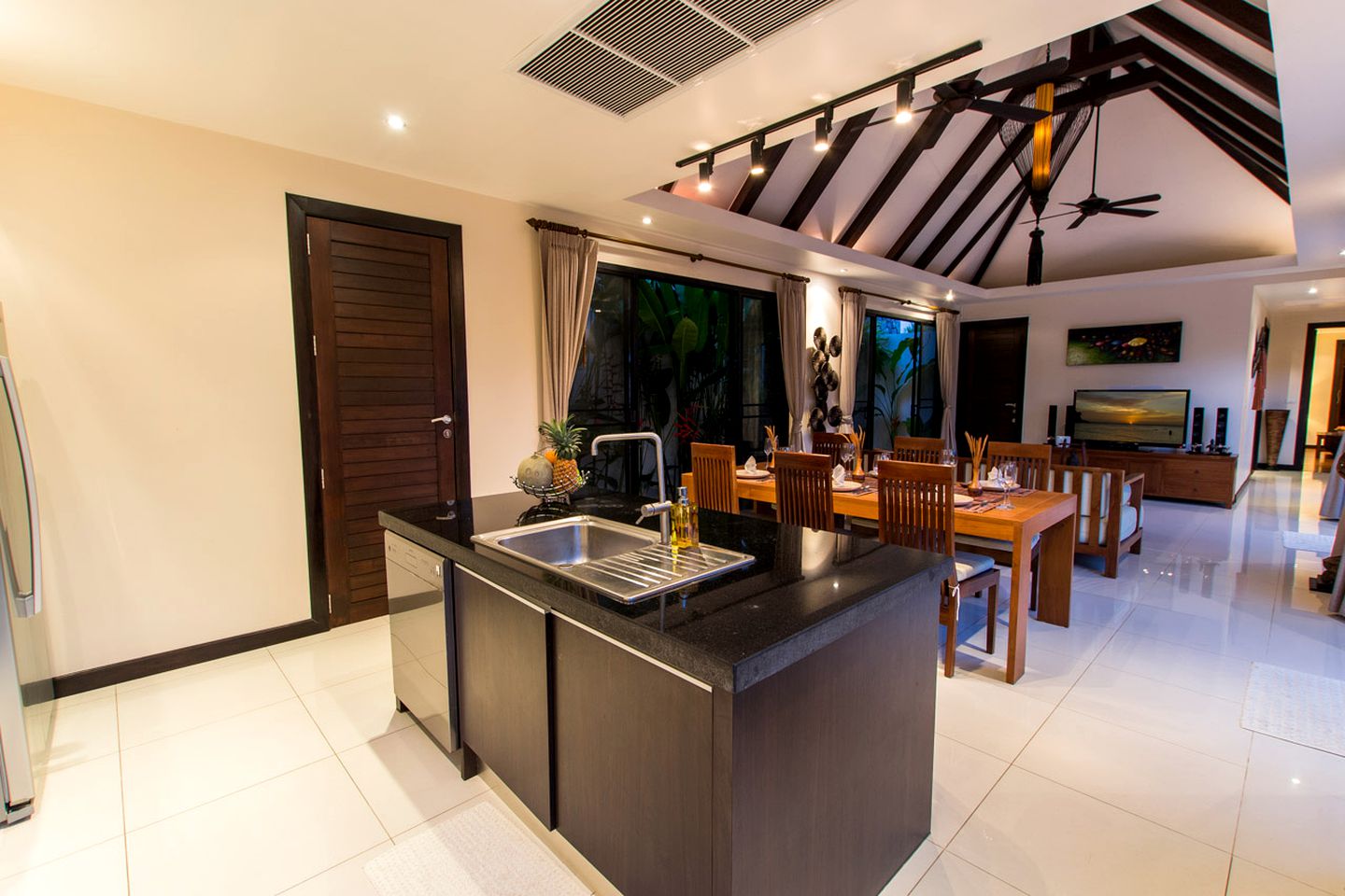 Stunning Villa with Swimming Pool in Rawai, Phuket Island