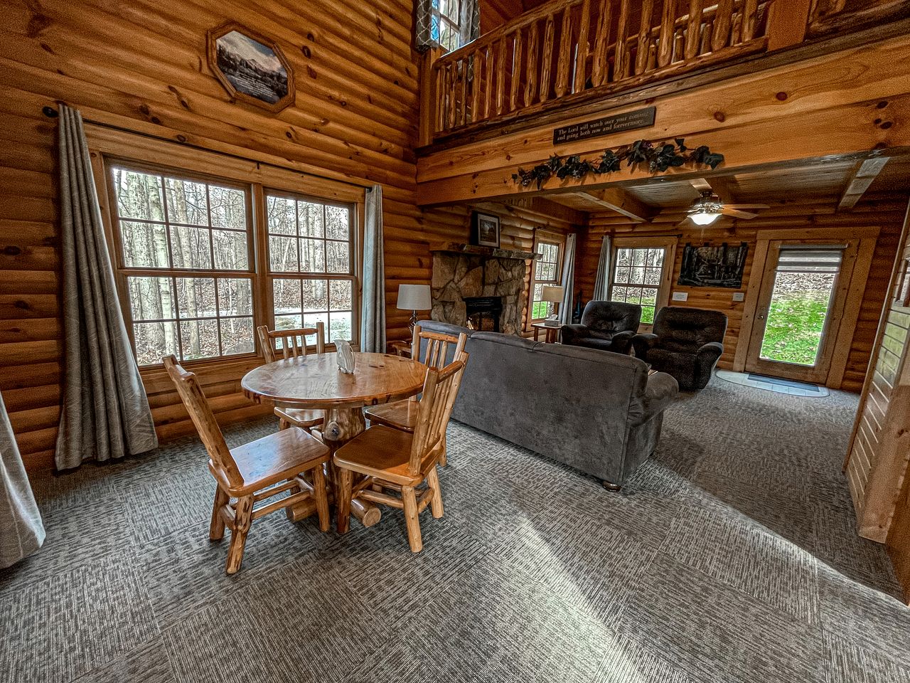 Cozy Nature Cabin with Jacuzzi on the Deck in Ohio