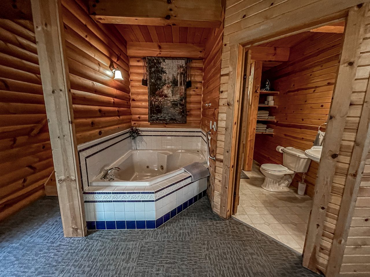 Cozy Nature Cabin with Jacuzzi on the Deck in Ohio