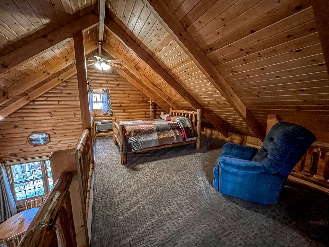 Cozy Nature Cabin with Jacuzzi on the Deck in Ohio