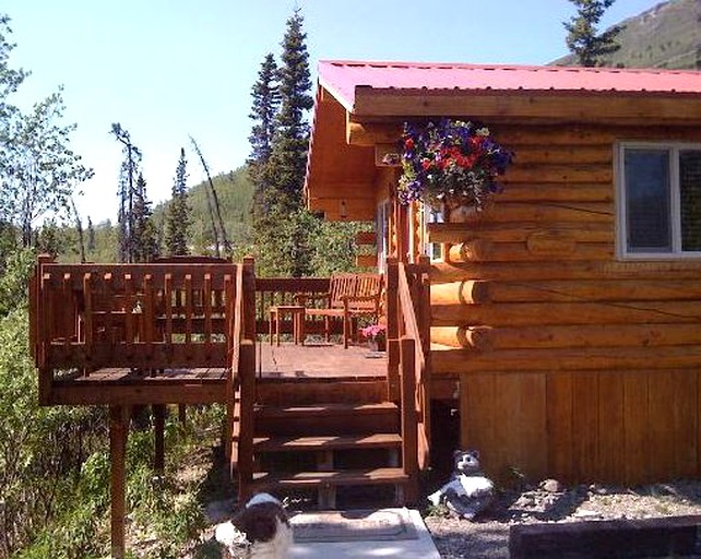 Tundra Rose Guest Cottages, Cabins 46385, Glacier View, United States