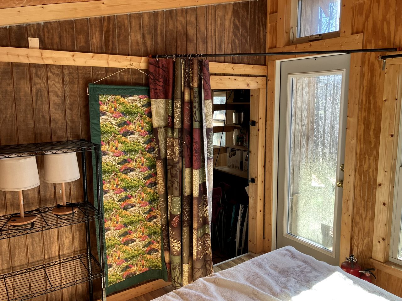 Secluded Woodland Cabin for an Authentic Off-Grid Nature Escape in Fruithurst, Alabama