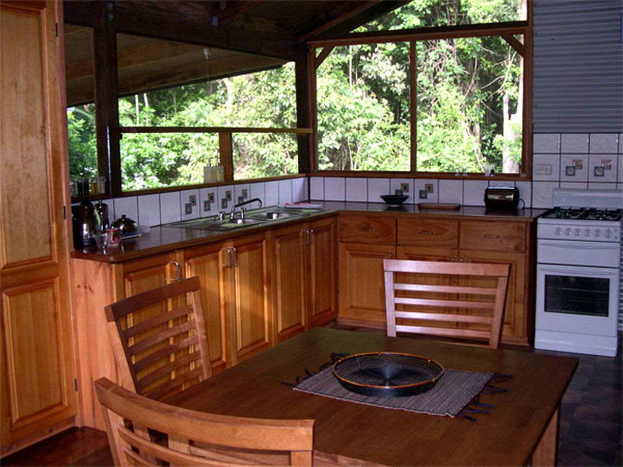 Peaceful Cottage Rental in a Lush Natural Setting near Kondalilla National Park, Queensland