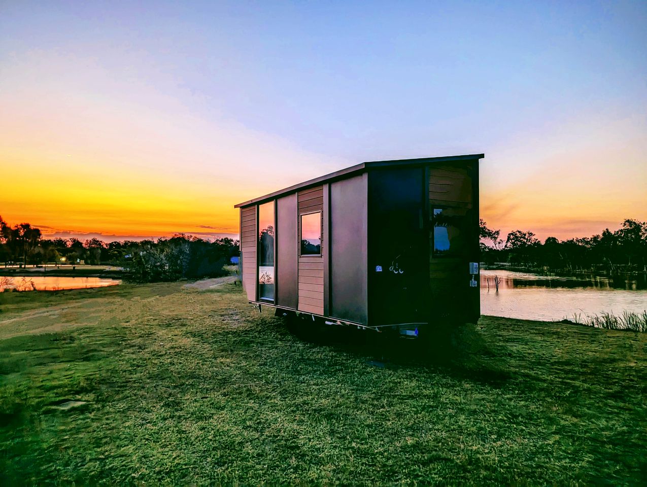 Fantastic Lakeside Tiny House with Views in Queensland, Australia