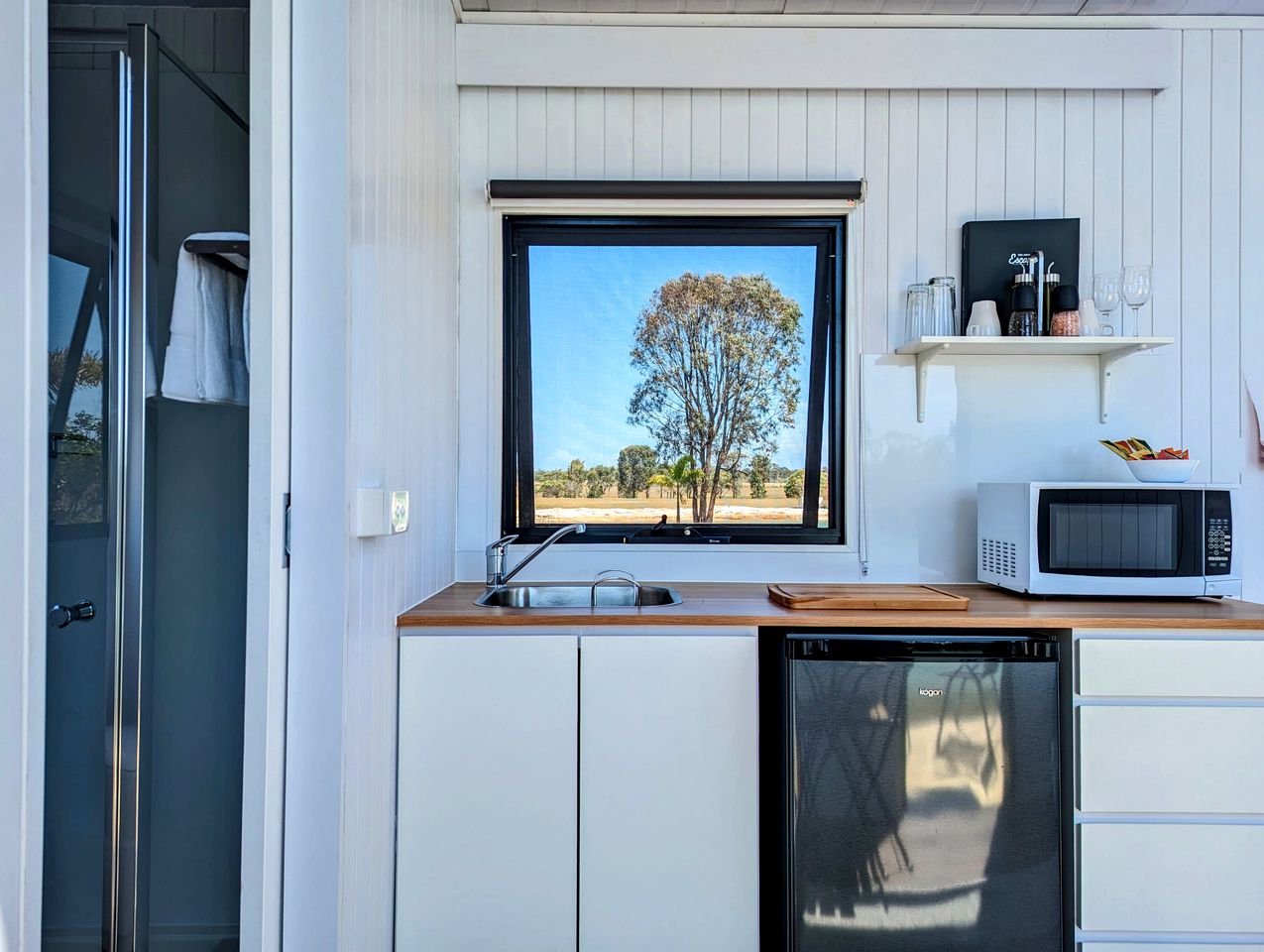 Fantastic Lakeside Tiny House with Views in Queensland, Australia