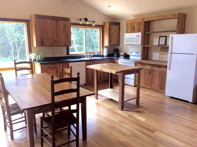 Cabins (Rileyville, Virginia, United States)