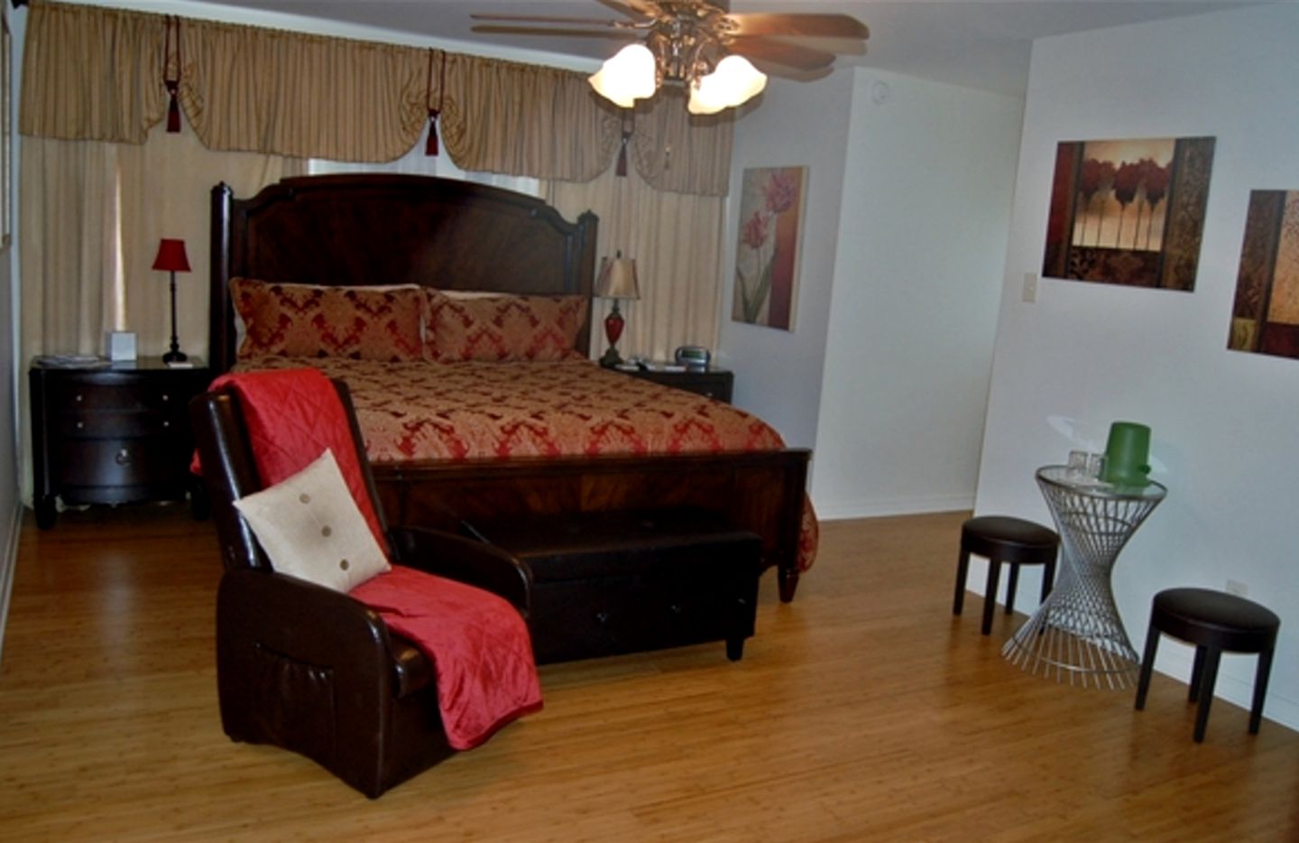 King-Size Suite Rental at Wonderful Bed and Breakfast in Biloxi, Mississippi