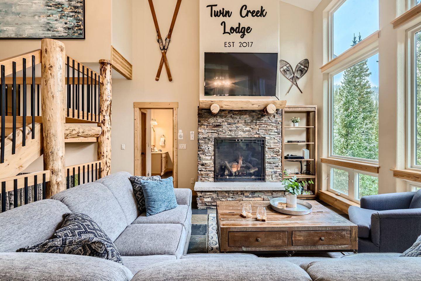 Beautiful Pet-Friendly Cabin with a Hot Tub in Breckenridge, Colorado - Amazing Spot for a Glamping Mountain Getaway