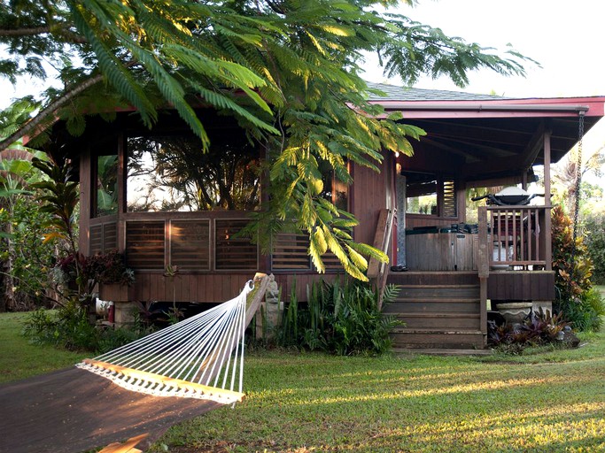Twin Hearts, Cottages, Kilauea, United States of America Glamping Hub