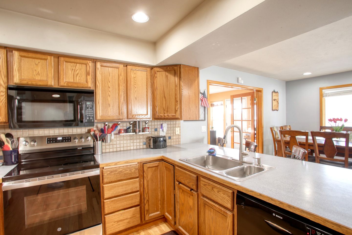 Beautiful Lakefront Family Retreat for an Unforgettable Getaway in Nature by Twin Lakes, Idaho