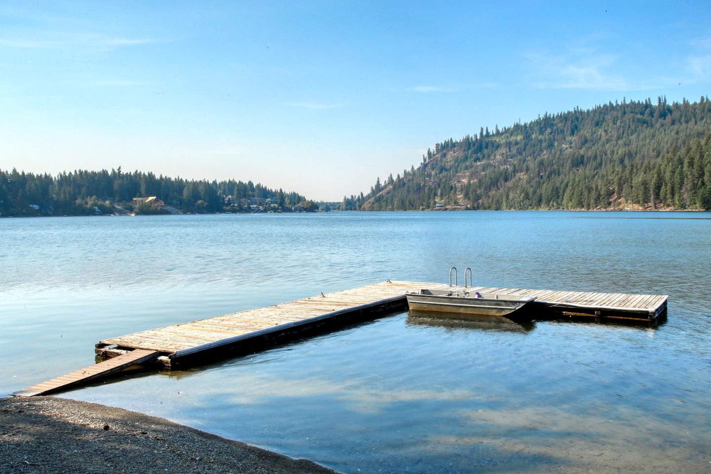 Beautiful Lakefront Family Retreat for an Unforgettable Getaway in Nature by Twin Lakes, Idaho