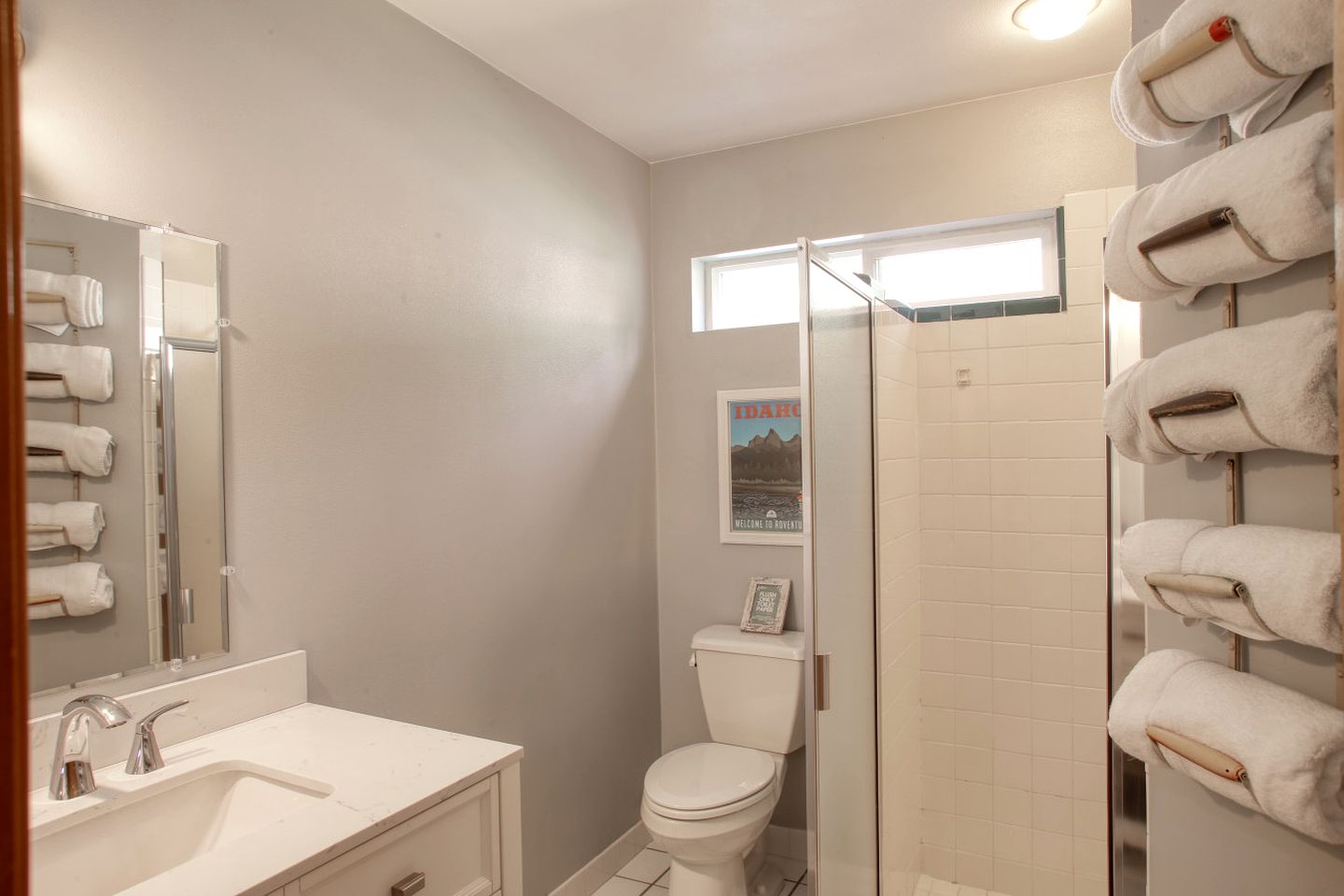 Beautiful Lakefront Family Retreat for an Unforgettable Getaway in Nature by Twin Lakes, Idaho