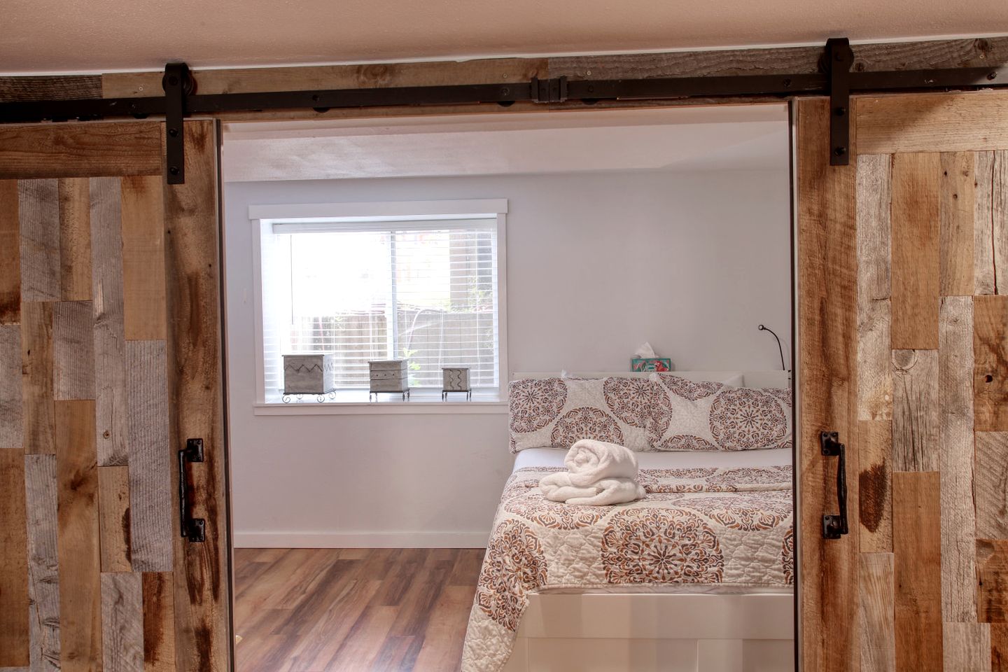 Beautiful Lakefront Family Retreat for an Unforgettable Getaway in Nature by Twin Lakes, Idaho