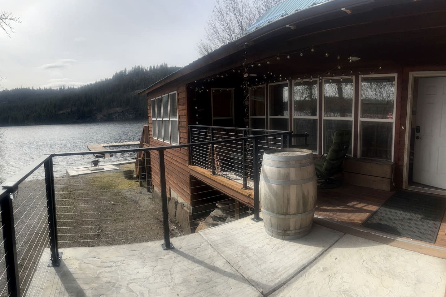 Beautiful Lakefront Family Retreat for an Unforgettable Getaway in Nature by Twin Lakes, Idaho