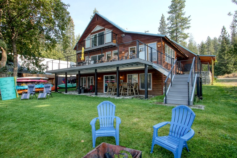 Beautiful Lakefront Family Retreat for an Unforgettable Getaway in Nature by Twin Lakes, Idaho