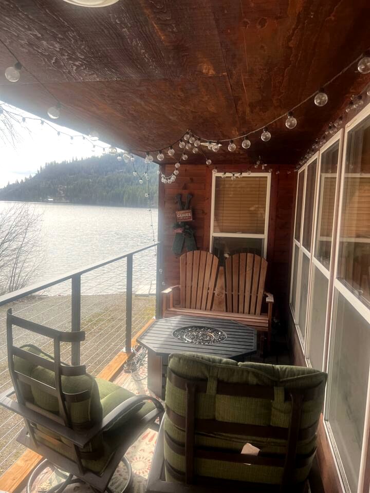 Beautiful Lakefront Family Retreat for an Unforgettable Getaway in Nature by Twin Lakes, Idaho