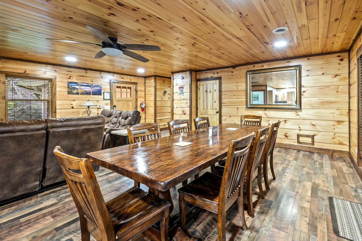Luxury Pet-Friendly Cabin with Game Room, Hot Tub, and Fenced Yard in Arts and Crafts Community, Gatlinburg