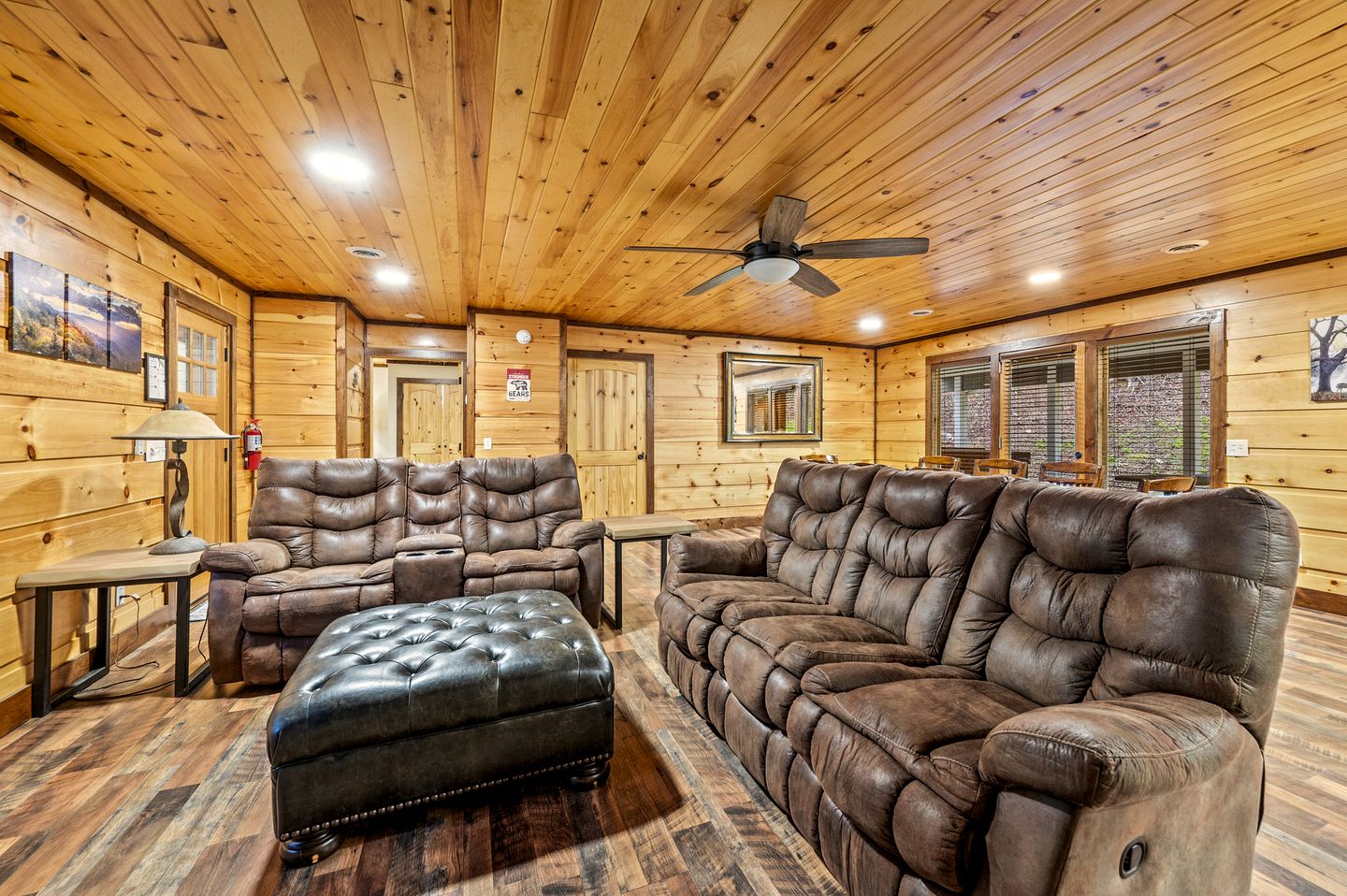 Luxury Pet-Friendly Cabin with Game Room, Hot Tub, and Fenced Yard in Arts and Crafts Community, Gatlinburg