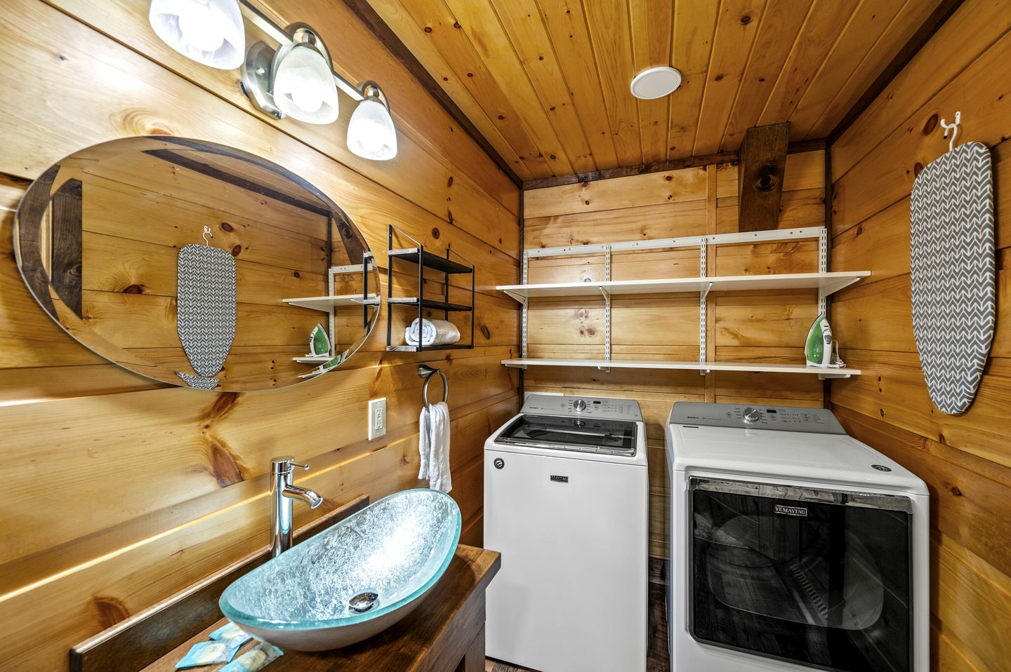 Luxury Pet-Friendly Cabin with Game Room, Hot Tub, and Fenced Yard in Arts and Crafts Community, Gatlinburg