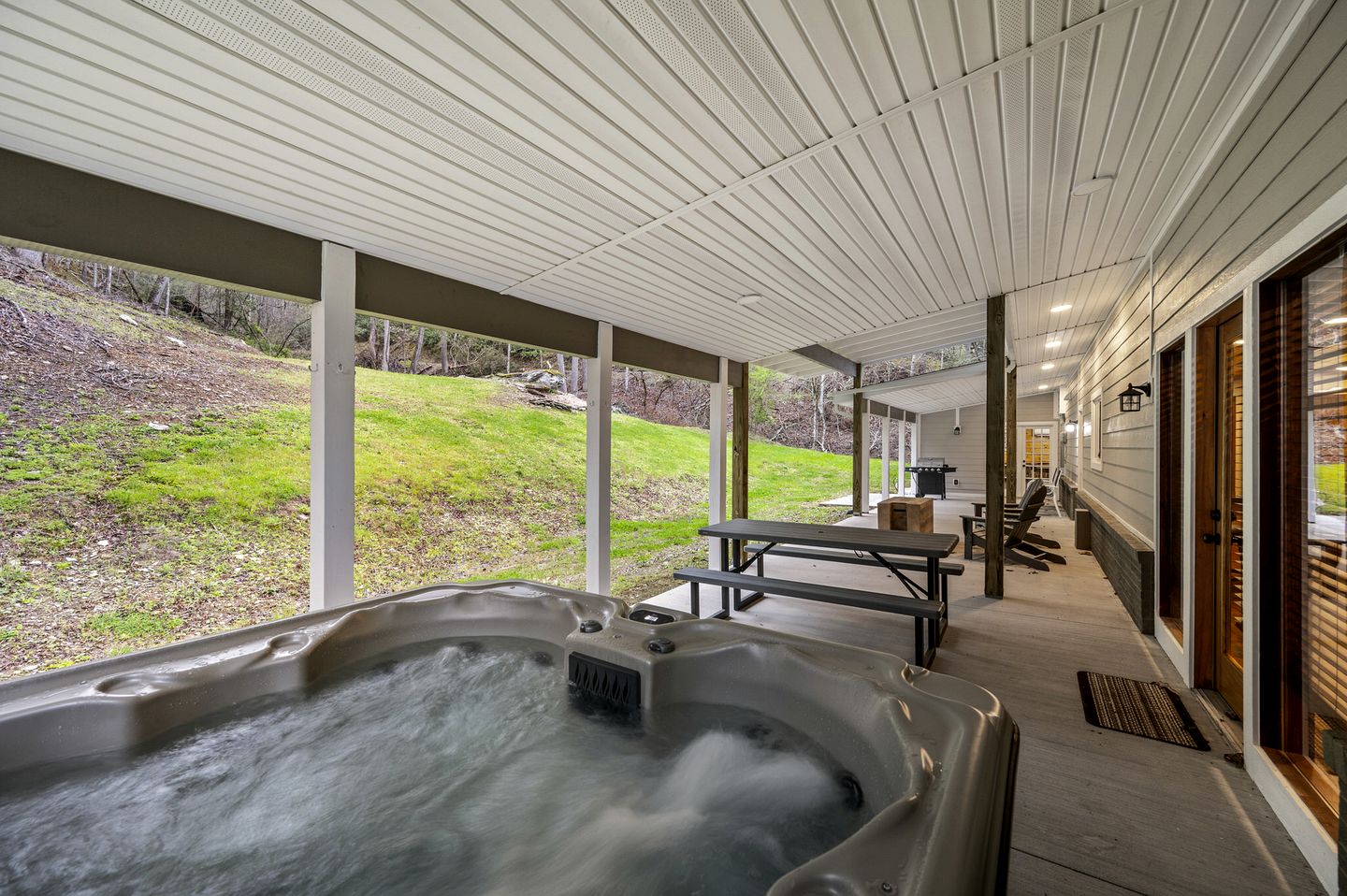 Luxury Pet-Friendly Cabin with Game Room, Hot Tub, and Fenced Yard in Arts and Crafts Community, Gatlinburg